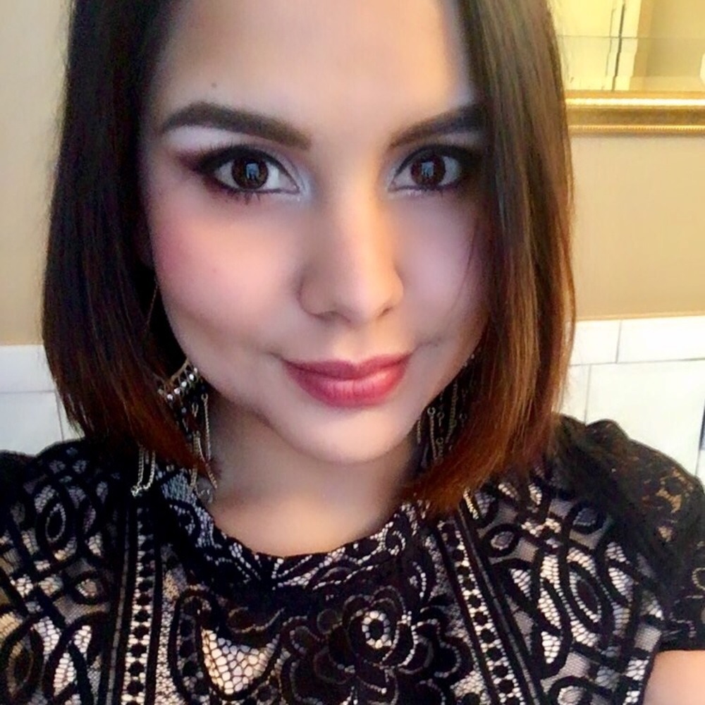 Meet your Posher, Yajaira